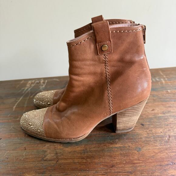 Stuart Weitzman 8 Tan Rhinestone Studded Western Ankle Boots Leather Cowboy FLAW - Picture 2 of 11